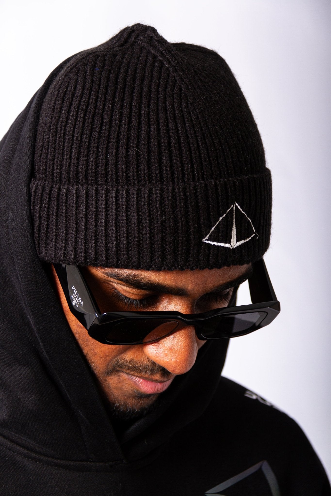 JUST A GENT LOGO BEANIE BLACK - BRNCY