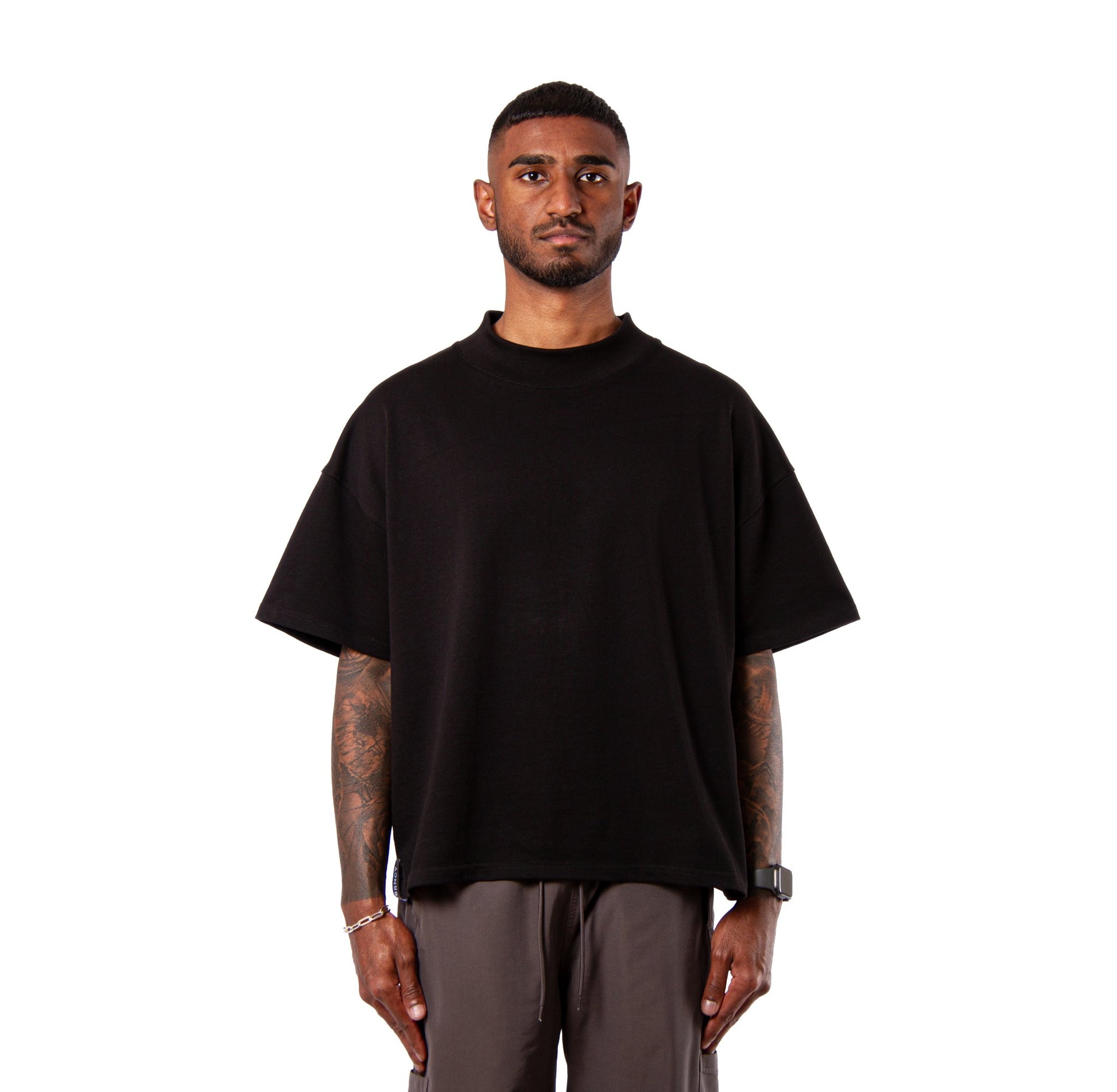 JUST A GENT TRIANGLES LOGO TEE BLACK - BRNCY
