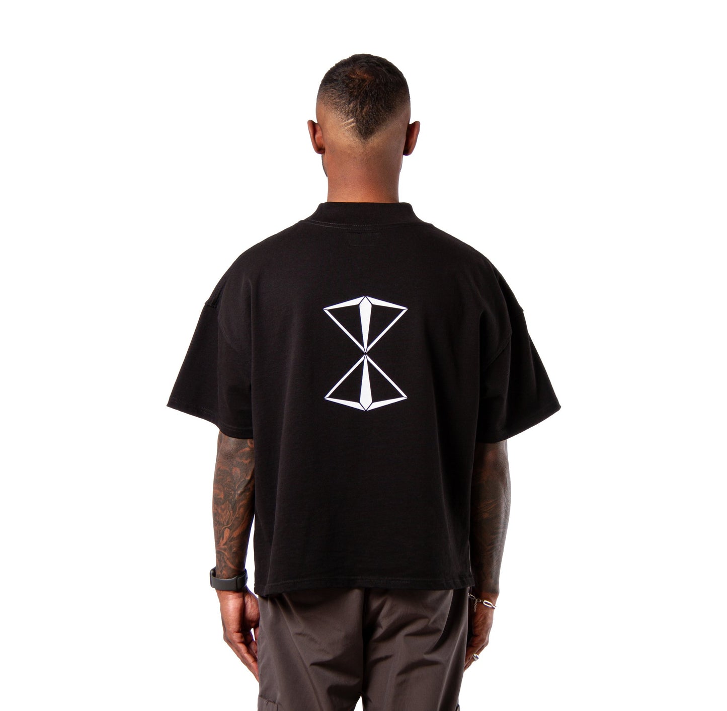 JUST A GENT TRIANGLES LOGO TEE BLACK - BRNCY